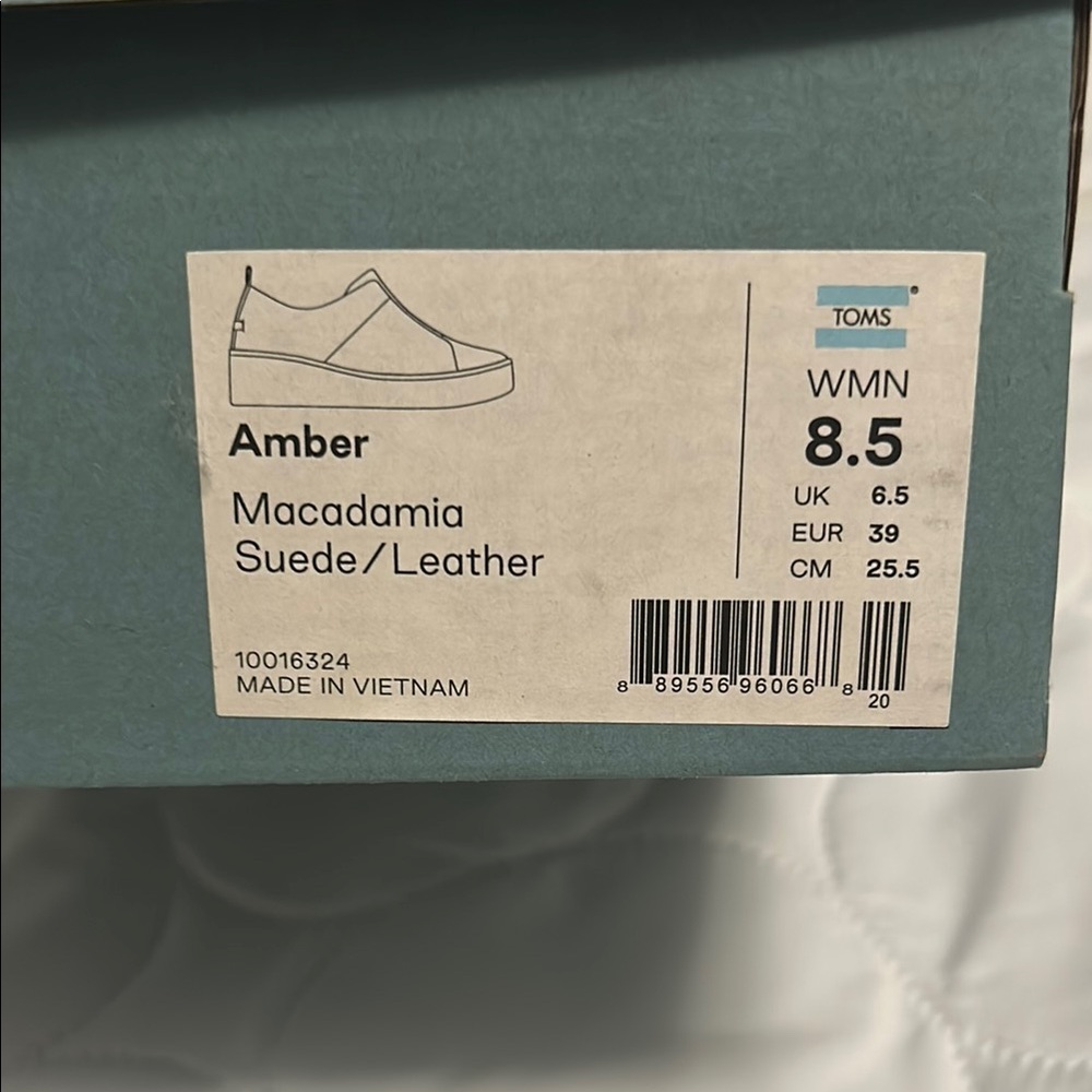 Toms Amber NIB cream off white 8.5 suede